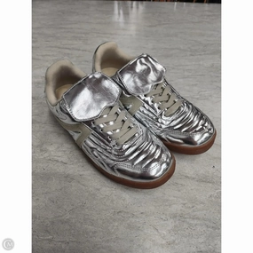 Shoes Sneakers By Cushionaire In Silver, Size: 8.5