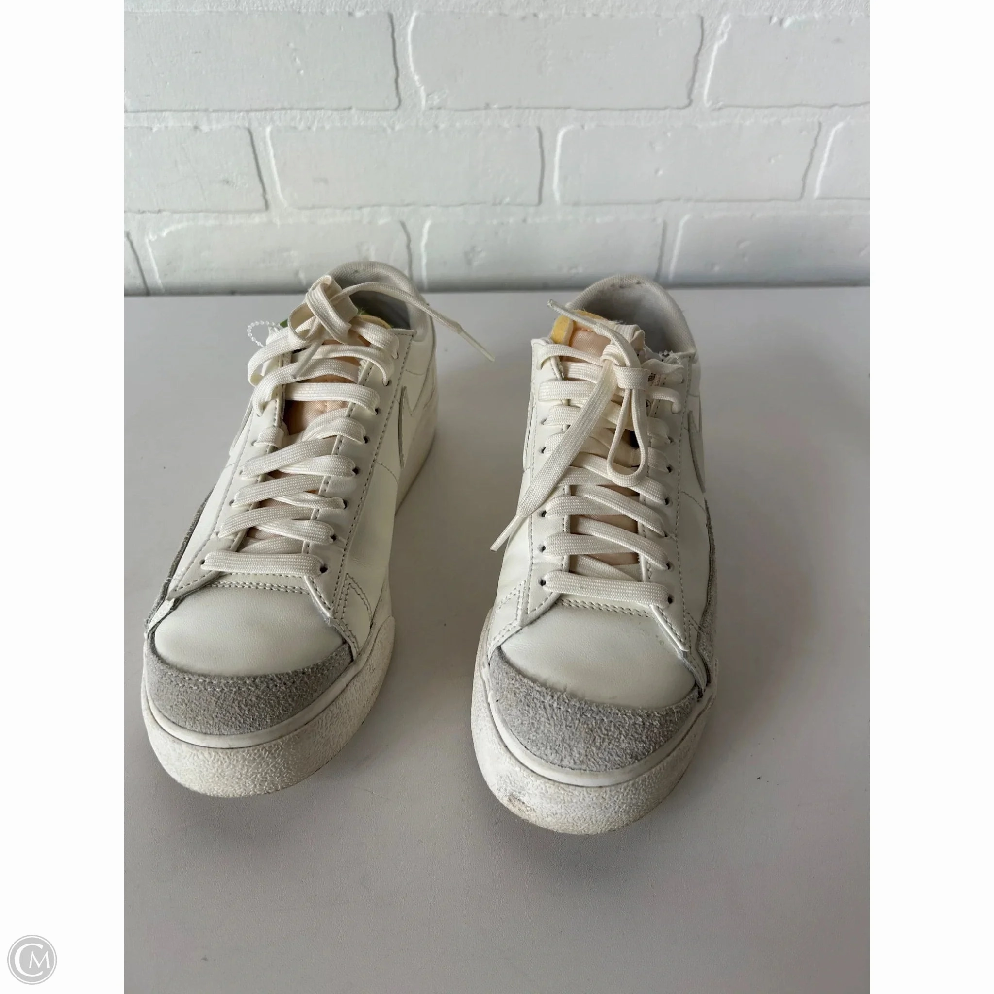 Shoes Sneakers By Nike In Grey & White, Size: 7.5