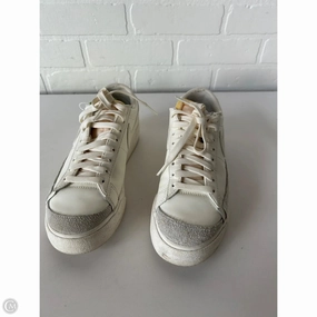 Shoes Sneakers By Nike In Grey & White, Size: 7.5