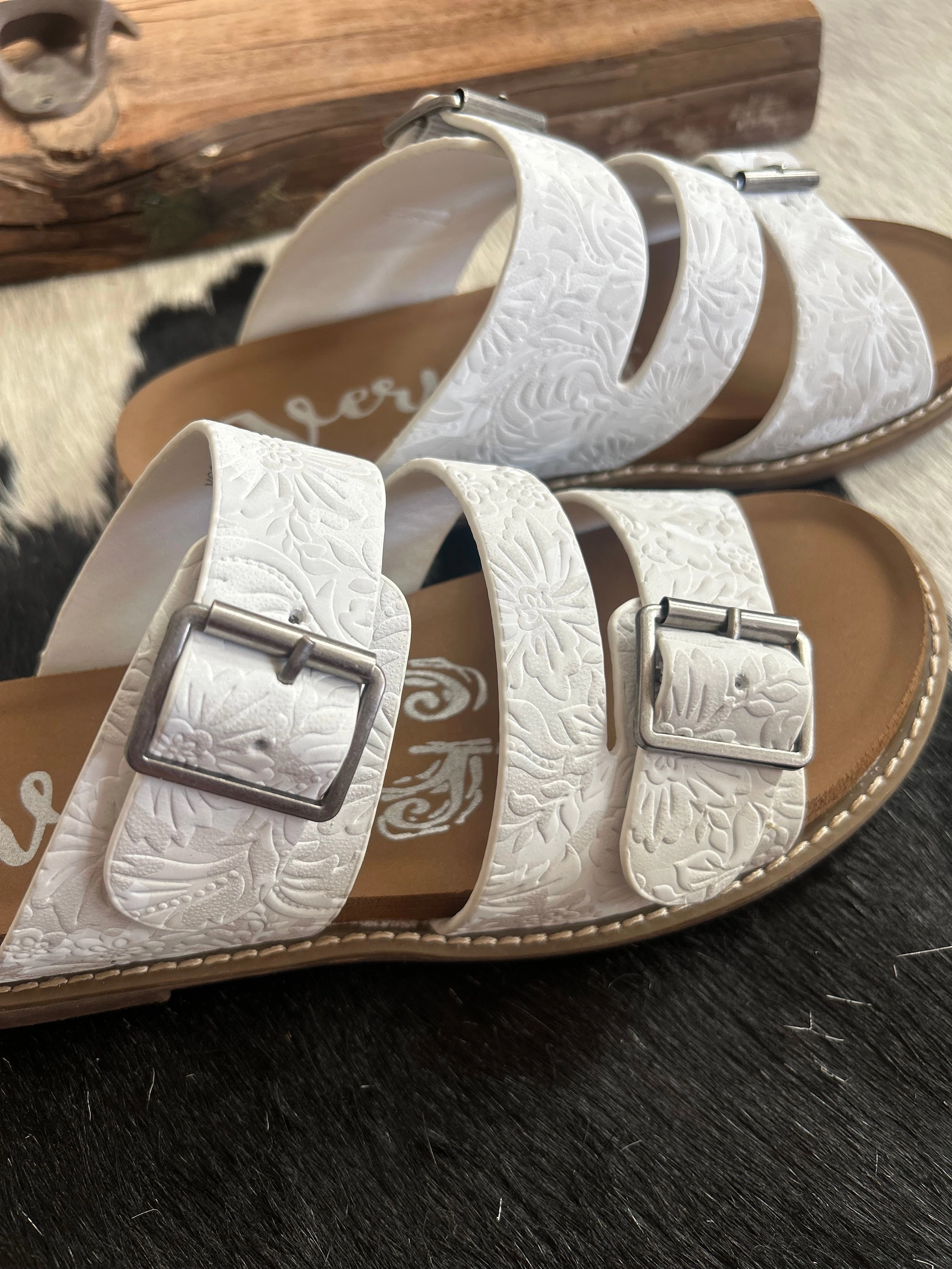 Very G White Elma Sandals